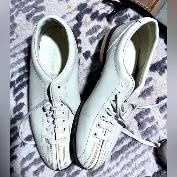 Lady Brunswick White Leather bowling shoes women’s size 7 and a half - Picture 1 of 7